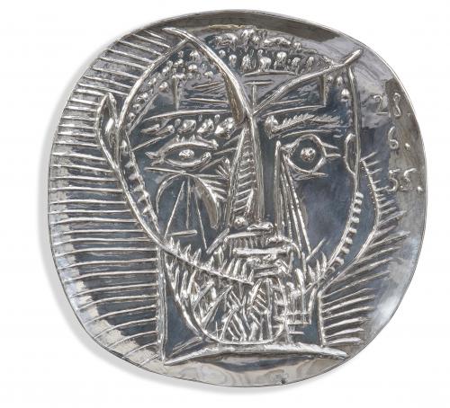 Cote et résultats de ventes aux enchères des œuvres de Pablo Picasso. Plat en argent repoussé, estimation gratuite et expertise avec Artexpertise.fr